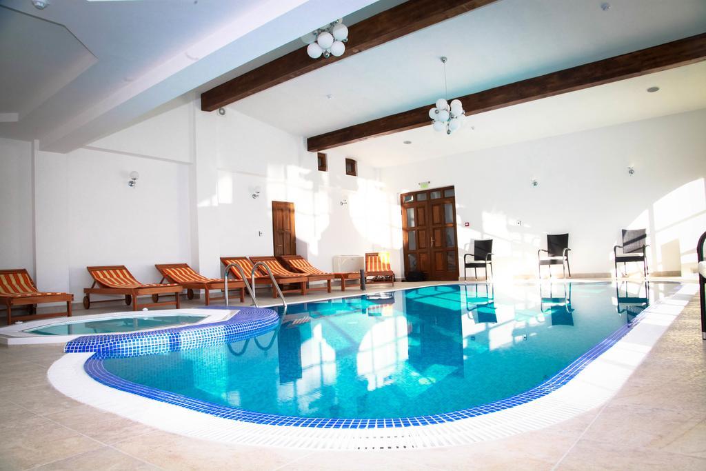 Hotel Esprit Брашов Экстерьер фото