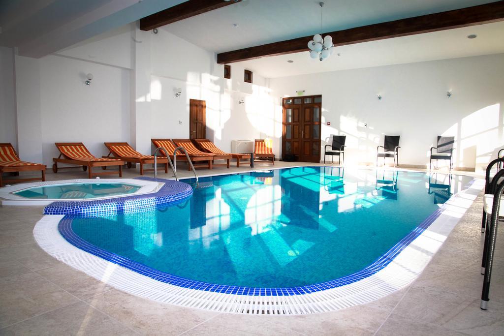 Hotel Esprit Брашов Экстерьер фото